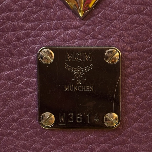 🦄MCM WINNER @THECOMICNERD17 - Picture 6 of 17